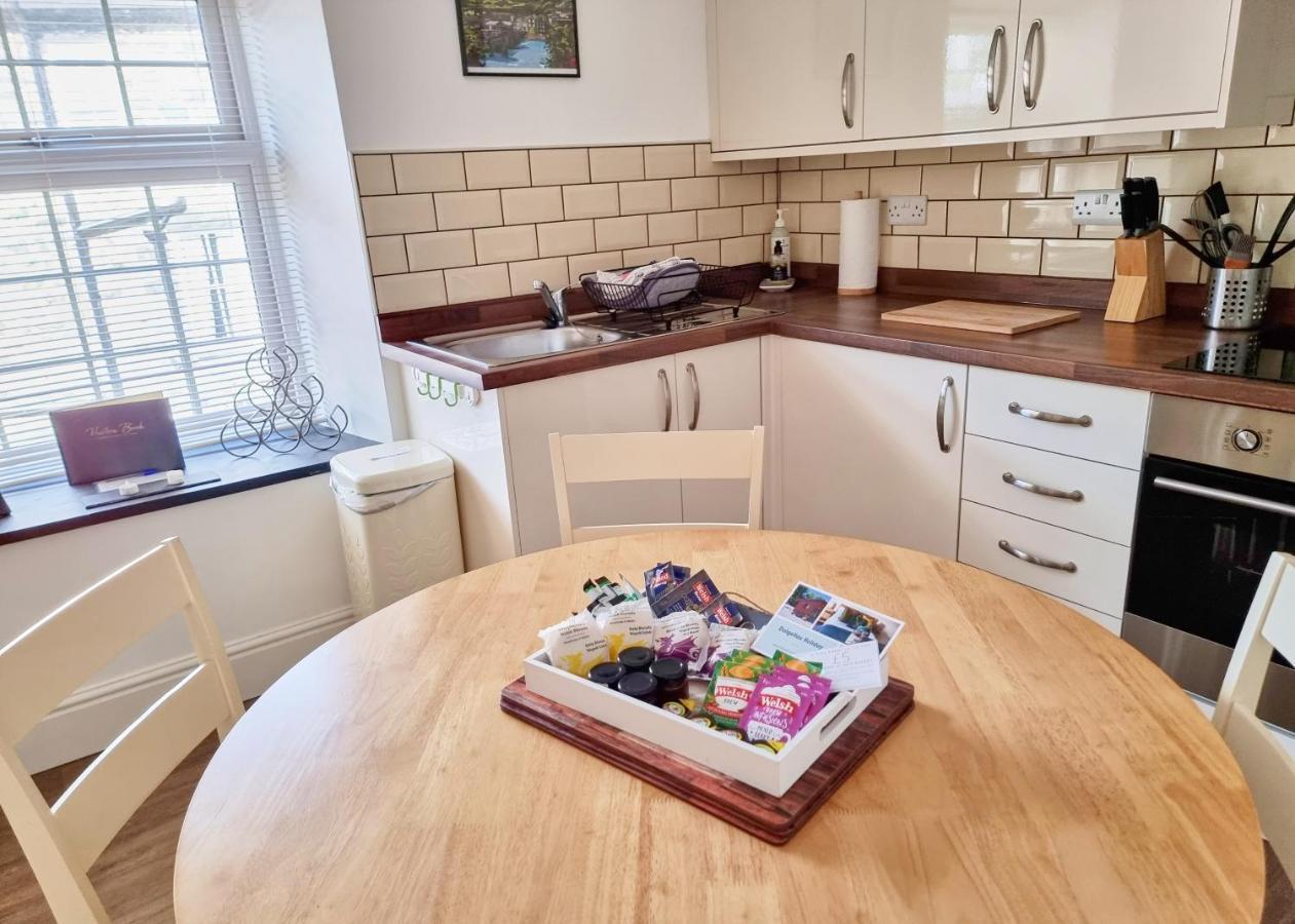 Eldon Row - Stylish Character Apartments - Central Location 1 & 2 Bed Available Dolgellau Bagian luar foto